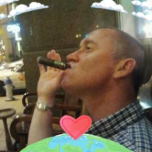 Meet your Posher, Dennis